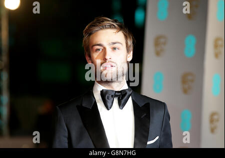 Douglas Booth partecipa all'EE British Academy Film Awards alla Royal Opera House di Bow Street, Londra. PREMERE ASSOCIAZIONE foto. Data immagine: Domenica 14 febbraio 2016. Vedere PA Story SHOWBIZ BAFTA. Il credito fotografico dovrebbe essere: Filo Yui Mok/PA Foto Stock