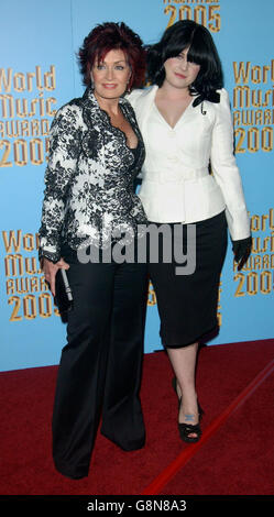 World Music Awards. Sharon e Kelly Osbourne arrivano per i World Music Awards, al Kodak Theatre di Hollywood, Los Angeles. Foto Stock