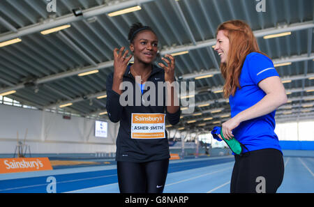 Dina Asher-Smith e Libby Clegg Photocall - Sain Lee Valley Centro di atletica Foto Stock