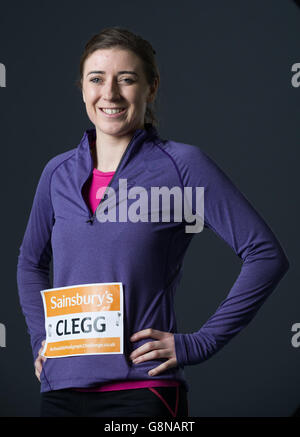 Libby Clegg durante una masterclass di sprint per non vedenti per promuovere il Sainsbury's Active Kids Paralympics Challenge al Lee Valley Athletics Center, Londra. Foto Stock