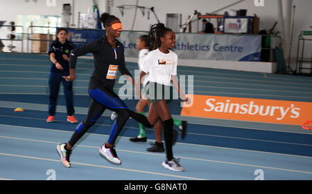 Dina Asher-Smith e Libby Clegg Photocall - Sain Lee Valley Centro di atletica Foto Stock