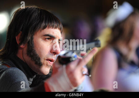 Sacha Baron Cohen in personaggio come 'Nobby' alla prima mondiale di Grimsby, all'Odeon Leicester Square, Londra. PREMERE ASSOCIAZIONE foto. Data immagine: Lunedì 22 febbraio 2016. Vedere PA Story SHOWBIZ Grimsby. Il credito fotografico dovrebbe essere: Dominic Lipinski/PA Wire Foto Stock