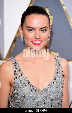 Daisy Ridley arriva all'ottantottantesimo Academy Awards tenutosi al Dolby Theatre di Hollywood, Los Angeles, CA, USA, 28 febbraio 2016. Foto Stock