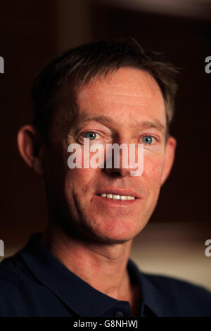 Il leader del team Sailing di ParalympicsGB e il manager olimpico e paraolimpico di RYA Stephen Park durante una fotocellula al Royal Southampton Yacht Club. PREMERE ASSOCIAZIONE foto. Data immagine: Martedì 1 marzo 2016. Il credito fotografico dovrebbe essere: John Walton/PA Wire. Foto Stock