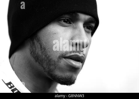 Mercedes Lewis Hamilton durante la prima giornata di test al Circuit de Catalunya, Barcellona. Foto Stock