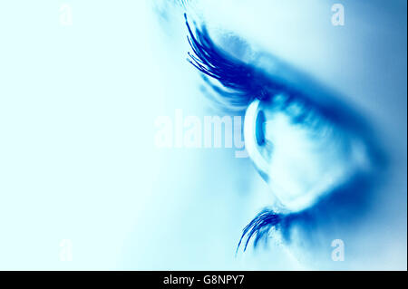 Extreme closeup di una donna eye Foto Stock