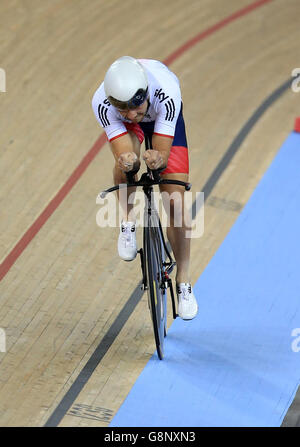 Great Britain Owain Doull durante la corsa individuale maschile con la medaglia di bronzo Pursuit, il terzo giorno dei Campionati mondiali di ciclismo su pista UCI a Lee Valley VeloPark, Londra. PREMERE ASSOCIAZIONE foto. Data immagine: Venerdì 4 marzo 2016. Scopri la storia di PA IN BICICLETTA World. Il credito fotografico dovrebbe essere: John Walton/PA Wire. Foto Stock