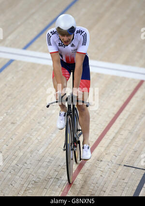 Great Britain Owain Doull durante la corsa individuale maschile con la medaglia di bronzo Pursuit, il terzo giorno dei Campionati mondiali di ciclismo su pista UCI a Lee Valley VeloPark, Londra. PREMERE ASSOCIAZIONE foto. Data immagine: Venerdì 4 marzo 2016. Scopri la storia di PA IN BICICLETTA World. Il credito fotografico dovrebbe essere: John Walton/PA Wire. Foto Stock