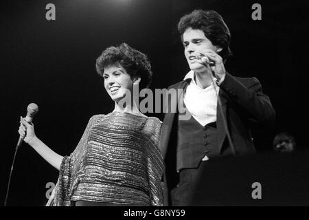 Donny Osmond, e sua sorella Marie durante il concerto del gruppo di famiglie pop al Rainbow Theatre di Finsbury Park, Londra. Foto Stock