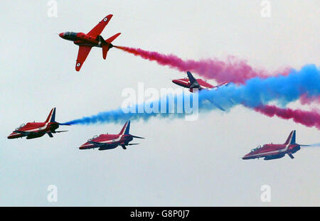 La mostra aerobatica delle frecce rosse al Royal Air Force Air Show al RAF Leuchars a Fife sabato 10 2005 settembre. PREMERE ASSOCIAZIONE foto. Il credito fotografico dovrebbe essere: David Cheskin/PA Foto Stock