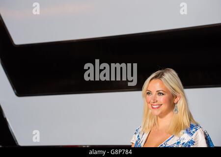 Charlotte Church alla fotocellula della Brasserie Zedel, Londra, per lanciare il Festival inaugurale della voce, che si terrà a Cardiff dal 3 giugno al 12 giugno. Foto Stock