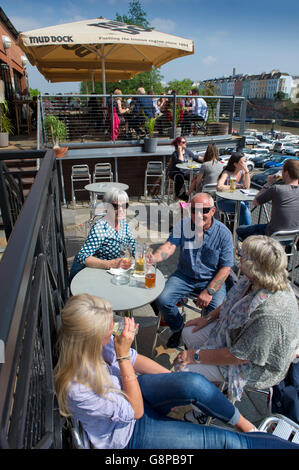 Dock di fango,un cafe/bar/ristorante al Bristol Harbourside. un dock UK docks venue venues mangiare bere cibo mangiare mangiare Foto Stock