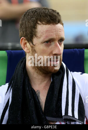 Il britannico Sir Bradley Wiggins dopo aver vinto il Men's Madison durante il quinto giorno dei campionati mondiali di ciclismo su pista UCI a Lee Valley VeloPark, Londra. Foto Stock