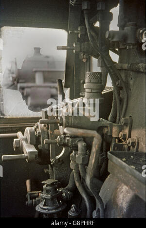 Vista dall'interno della cabina di un condannato il motore Foto Stock