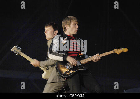 V Festival, Hylands Park. Franz Ferdinand si esibisce sul V Stage. Foto Stock