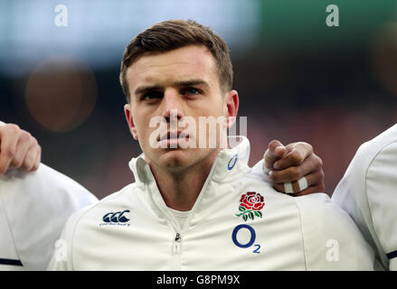 George Ford in Inghilterra durante la partita delle sei Nazioni RBS del 2016 allo stadio Twickenham di Londra. Foto Stock