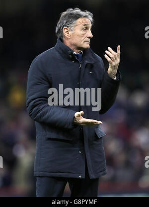 Galles / Francia - 2016 RBS Six Nations - Stadio del Principato. Guy Noves, allenatore francese, durante la partita delle sei Nazioni RBS del 2016 al Principato Stadium di Cardiff. Foto Stock