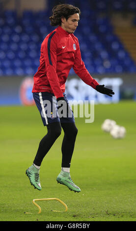 Chelsea v Paris Saint Germain - UEFA Champions League - Round of sedici - second leg - Paris Saint Germain Training Session .... Edinson Cavani di Parigi Saint Germain durante una sessione di allenamento allo Stamford Bridge, Londra. Foto Stock