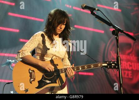 Premio Nationwide Mercury - Grosvenor House - Park Lane. KT Tunstall si esibisce durante l'annuale Nationwide Mercury Prize. Foto Stock