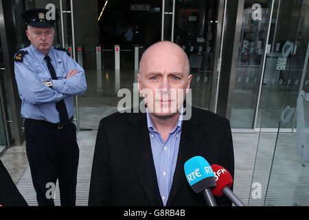 COLTURA ALTERNATIVA ex Anglo Irish Bank Chief Executive David Drumm lasciando il tribunale distrettuale di Dublino dopo aver ottenuto la cauzione. Foto Stock