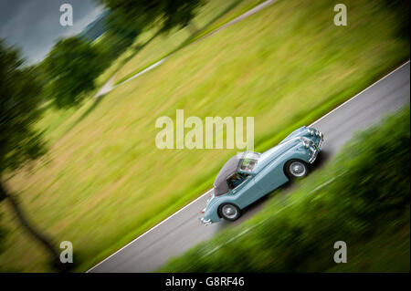 Jaguar XK120 classico auto sulla strada Foto Stock