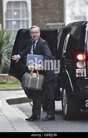 Lord Cancelliere e Segretario di Stato per la Giustizia Michael Gove arriva a Downing Street per un incontro di gabinetto prima del bilancio. Foto Stock