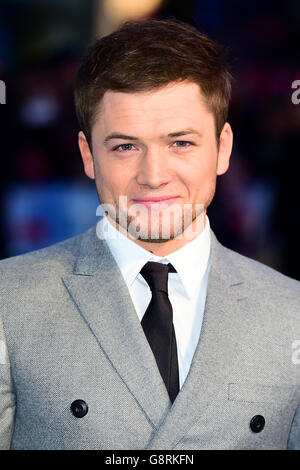 Taron Egerton partecipa alla prima europea di Eddie l'Aquila tenutasi all'Odeon Cinema di Leicester Square, Londra. PREMERE ASSOCIAZIONE foto. Data foto: Giovedì 17 marzo 2016. Vedi la storia di PA SHOWBIZ Eagle. Il credito fotografico deve essere: Ian West/PA Wire Foto Stock