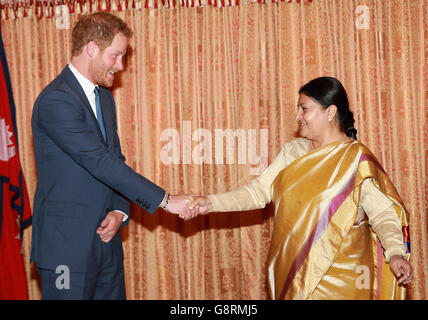 Il principe Harry incontra il presidente del Nepal Bidya Devi Bhanari a Rashtrapati Bhavan (Palazzo Presidenziale) a Kathmandu, durante il secondo giorno del suo tour in Nepal. Foto Stock