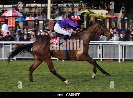 Corse Curragh. Sruthan guidato da Chris Hayes vince il Tote Irish Lincolnshire all'ippodromo di Curragh, contea di Kildare. Foto Stock