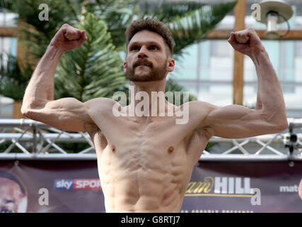 Kell Brook v Kevin Bizier Weigh-In - Winter Gardens Foto Stock