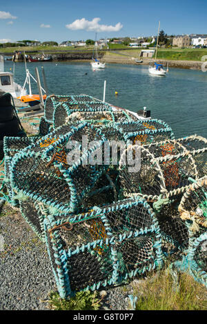 Irlanda, Co Sligo, Mullaghmore, Porto, quayside lobster pot Foto Stock