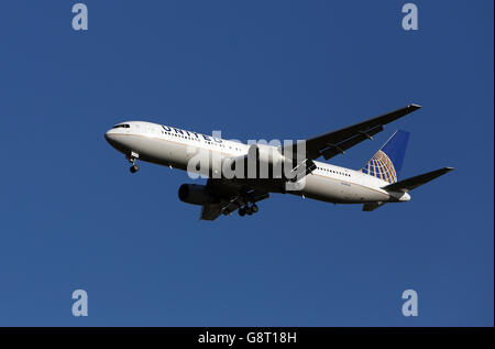 United Airlines Boeing 767-322(ER) aereo con la registrazione N648UA atterra A Heathrow Foto Stock