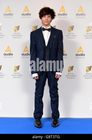 Tom Taylor partecipa al Royal Television Society Program Awards 2016, Grosvenor House Hotel, Park Lane, Londra. PREMERE ASSOCIAZIONE foto. Data foto: Martedì 22 marzo 2016. Vedi i premi DI PRESENTAZIONE della storia di PA. Il credito fotografico deve essere: Dominic Lipinski/PA Wire Foto Stock