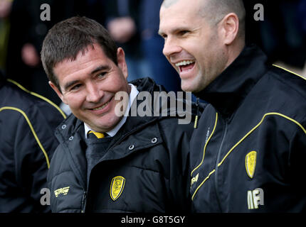 Nigel Clough, direttore di Burton Albion, prima del gioco contro Oldham Atletica Foto Stock