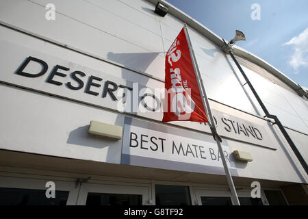 2016 Festival di Cheltenham - Giovedì di San Patrizio - Ippodromo di Cheltenham. Vista generale del Best Mates Bar Foto Stock