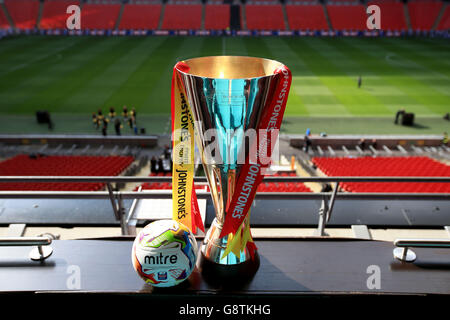 Barnsley / Oxford United - Johnstone's Paint Trophy - finale - Stadio di Wembley. Una panoramica generale del Johnstone's Paint Trophy al Wembley Stadium prima della partita Foto Stock