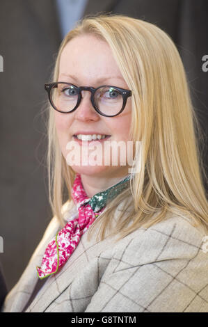 Femmina maestro sarto su Savile Row Foto Stock