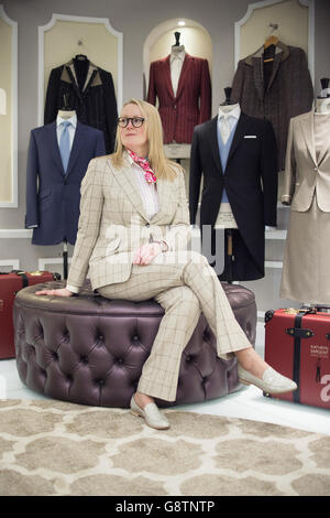 Femmina maestro sarto su Savile Row Foto Stock