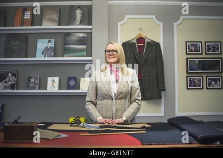 Femmina maestro sarto su Savile Row Foto Stock