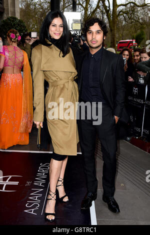 Kunal Nayyar e la moglie Neha Kapur hanno partecipato ai British Asian Awards 2016 al Grosvenor House Hotel di Londra. PREMERE ASSOCIAZIONE foto. Data immagine: Venerdì 8 aprile 2016. Il credito fotografico dovrebbe essere: Ian West/PA Wire Foto Stock