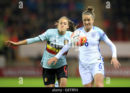 Inghilterra Donne / Belgio Donne - Qualifiche UEFA European 2017 - AESSEAL New York Stadium. S European 2017 qualificing match at the AESSEAL New York Stadium, Rotherham. Foto Stock