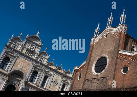 La Chiesa San Zanipolo e la Scuola Grande di San Marco dal campo di Santi Giovanni e Paolo, Castello, Venezia, Italia Foto Stock