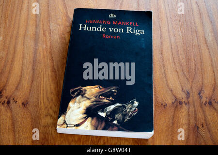 Henning Mankell, Hunde von Riga romanzo in brossura Foto Stock