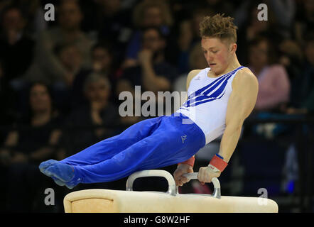 Nile Wilson sul cavallo di pommel durante i Campionati britannici di ginnastica artistica 2016 all'Echo Arena, Liverpool. PREMERE ASSOCIAZIONE foto. Data immagine: Sabato 9 aprile 2016. Vedere PA storia GINNASTICA Liverpool. Il credito fotografico dovrebbe essere: Nigel French/PA Wire. Foto Stock