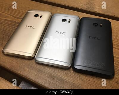L'HTC 10 che la ditta taiwanese spera rivaleggerà l'iPhone e Samsung Galaxy S7 grazie a una nuova fotocamera e l'inclusione di funzioni audio ad alta risoluzione. Foto Stock