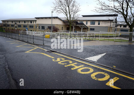 Una visione generale della Craigmount High School di Edimburgo, Scozia, che è una delle 17 scuole di Edimburgo a rimanere chiusa per un secondo giorno a causa di timori per la sicurezza degli edifici. Foto Stock