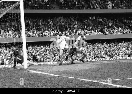 Canon League Division Two - Chelsea contro Leeds United - Stamford Bridge. Kerry Dixon si dirige a casa Chelsea secondo di cinque obiettivi. Foto Stock