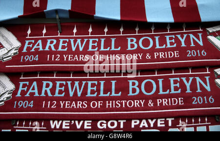 West Ham United / Manchester United - Emirates fa Cup - Quarter Final - Replay - Upton Park. West Ham United Merchandise in vendita fuori terra prima della partita Emirates fa Cup, Quarter Final Replay a Upton Park, Londra. Foto Stock