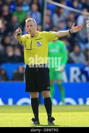 Leicester City / West Ham United - Barclays Premier League - King Power Stadium. L'arbitro Jonathan Moss durante la partita della Barclays Premier League al King Power Stadium di Leicester. Foto Stock