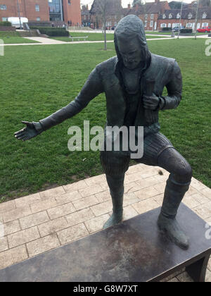 Una statua di William Shakespeare chiamata 'Young Will' che si trova nei Bancroft Gardens a Stratford-upon-Avon, dove si terrà la speciale celebrazione del 400° anniversario della vita e delle opere del Bard. Foto Stock